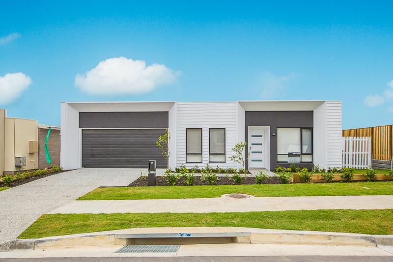 4 bedrooms House in 14 Pinnacle Way PIMPAMA QLD, 4209