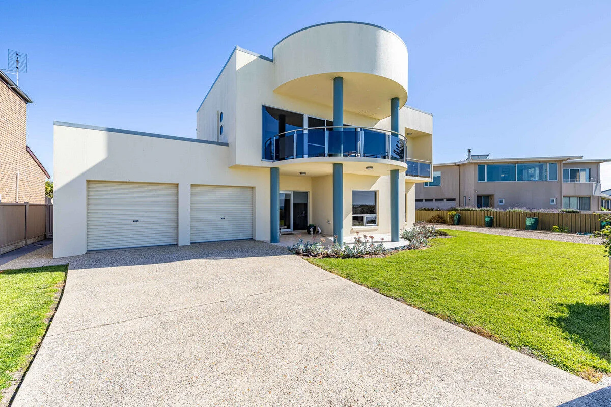 17 Beach Road, Beachport SA 5280