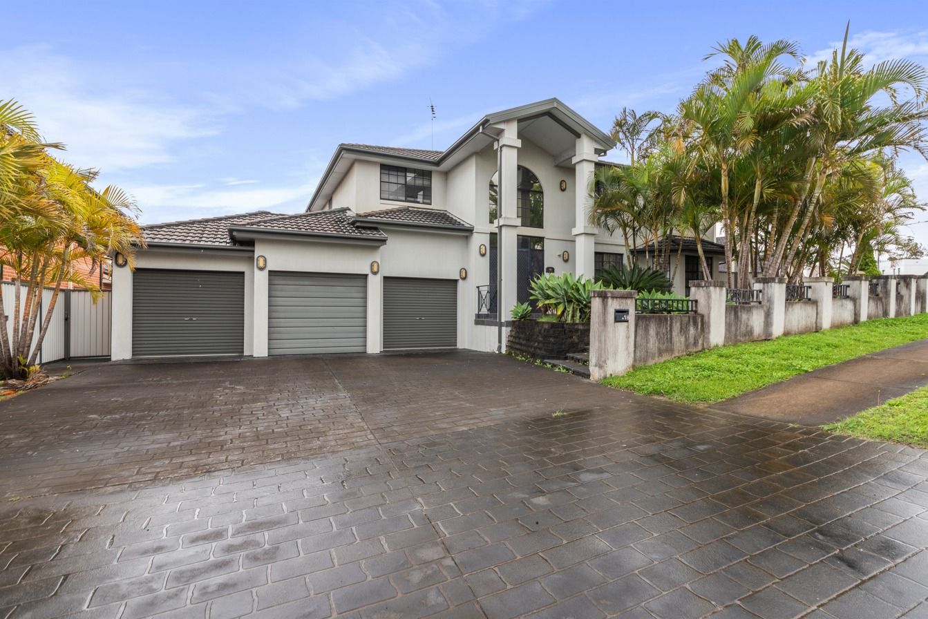 4 bedrooms House in 18 Clementina Circuit CECIL HILLS NSW, 2171