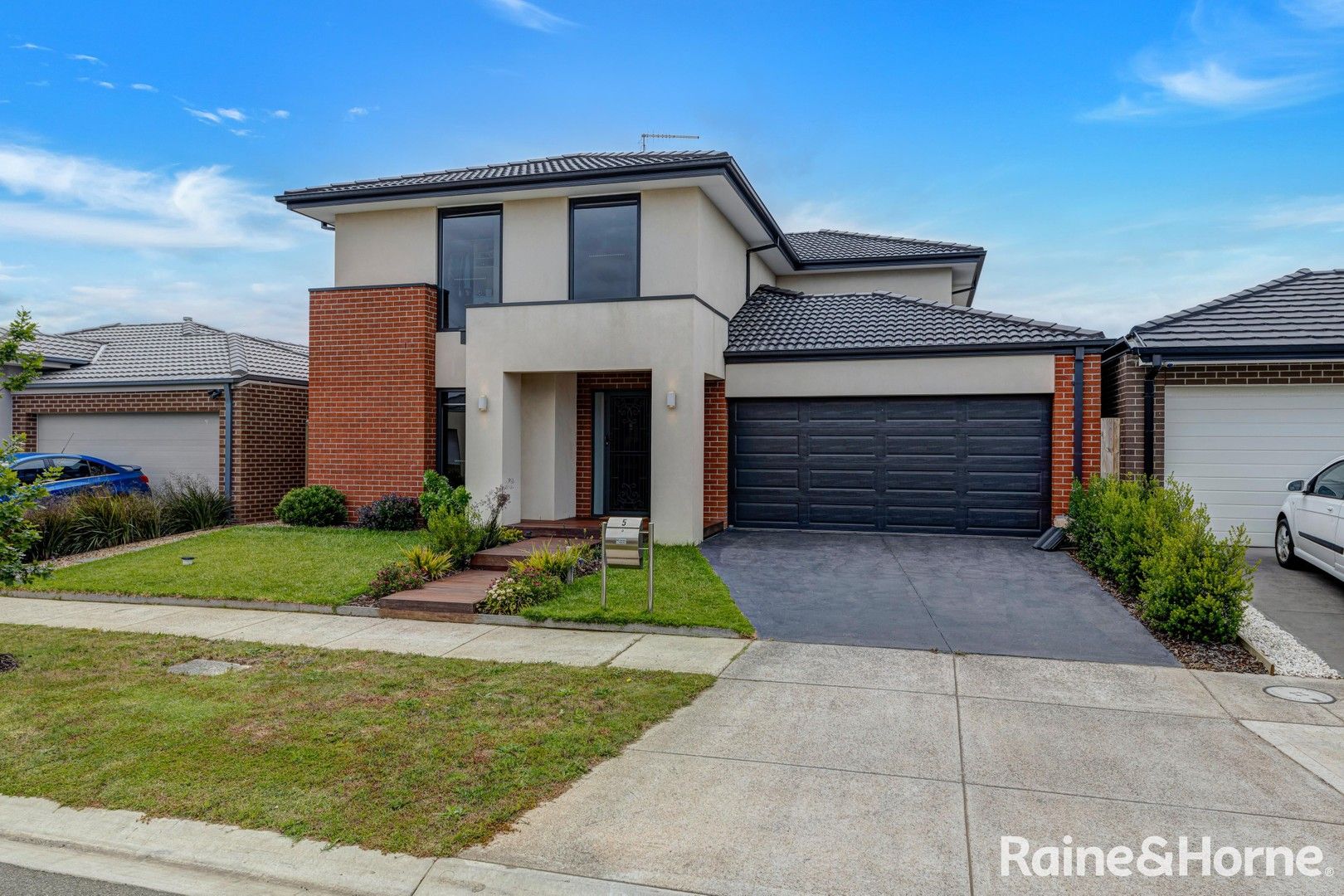 4 bedrooms House in 5 Yacht Road POINT COOK VIC, 3030