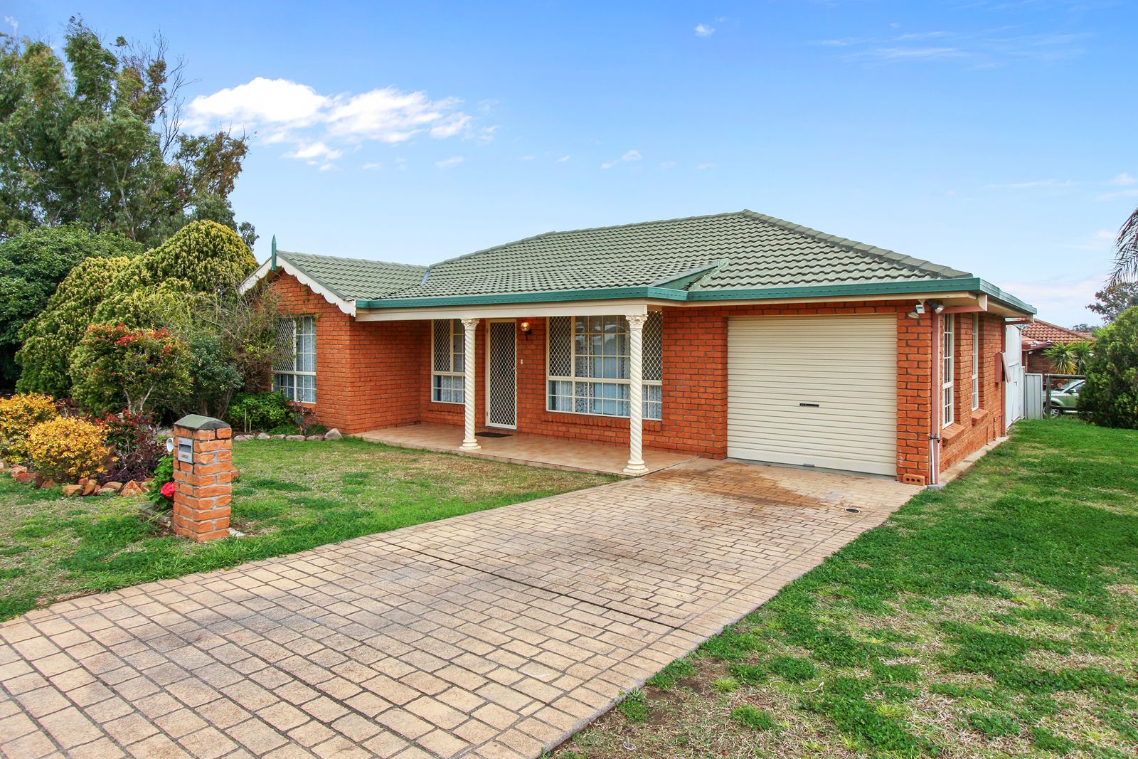 1 Janelle Street, South Tamworth Property History & Address Research