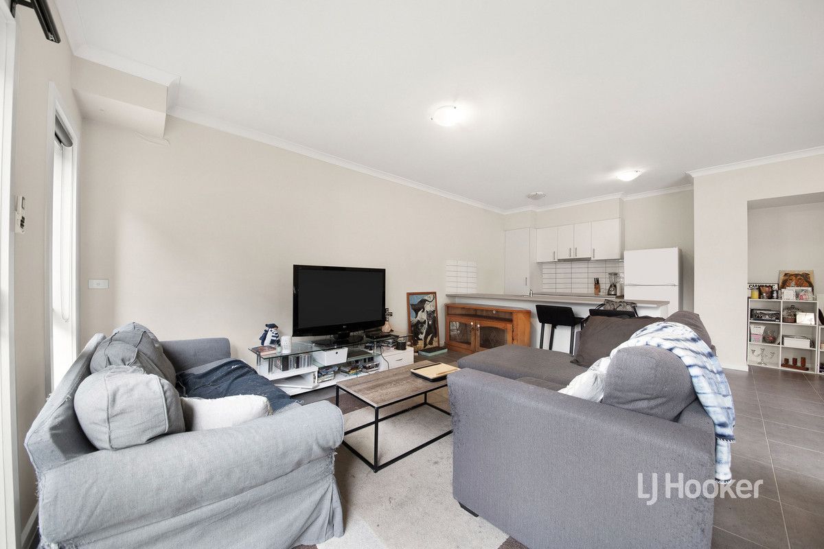 36/64 Escapade Boulevard, Craigieburn VIC 3064, Image 2