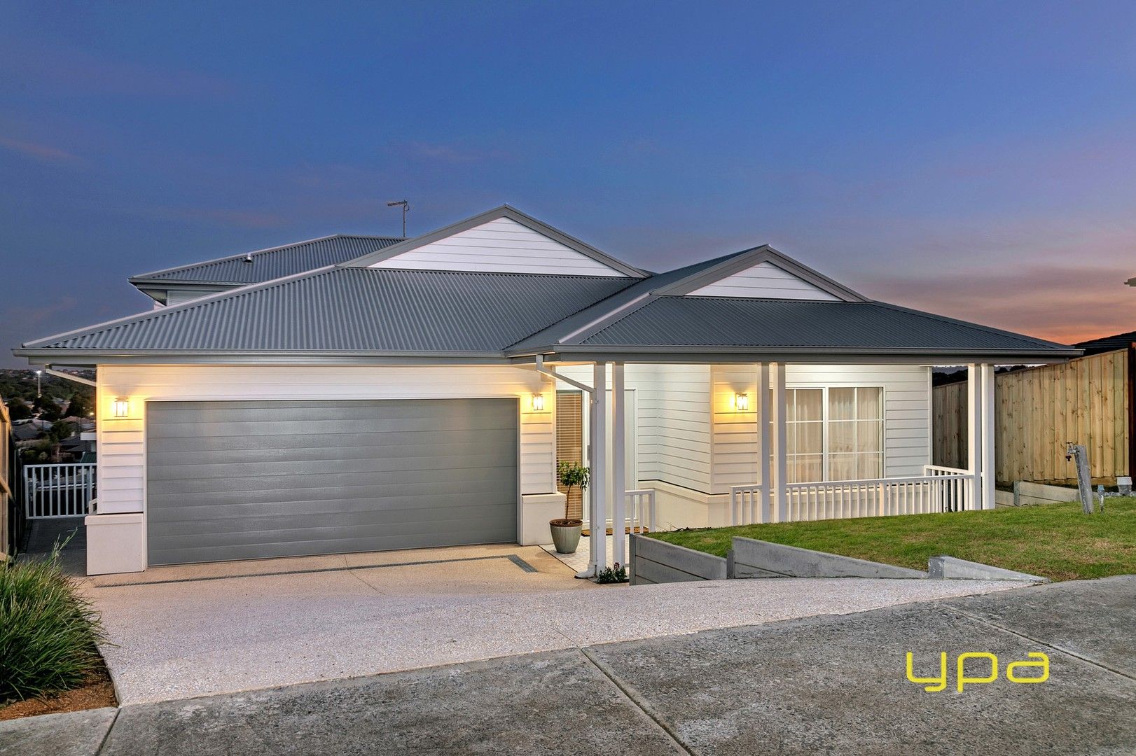 4 bedrooms House in 16 Coobowie Dr DOREEN VIC, 3754