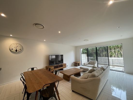 3 bedrooms Villa in 47 Theatre Drive BENOWA QLD, 4217