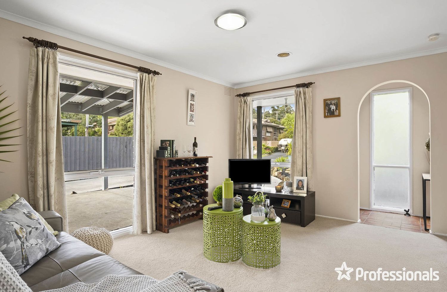 35 Jacaranda Avenue, Kilsyth VIC 3137, Image 2