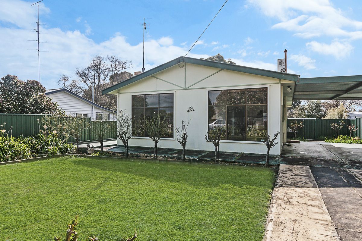 39 McMillan Street, Hamilton VIC 3300, Image 0