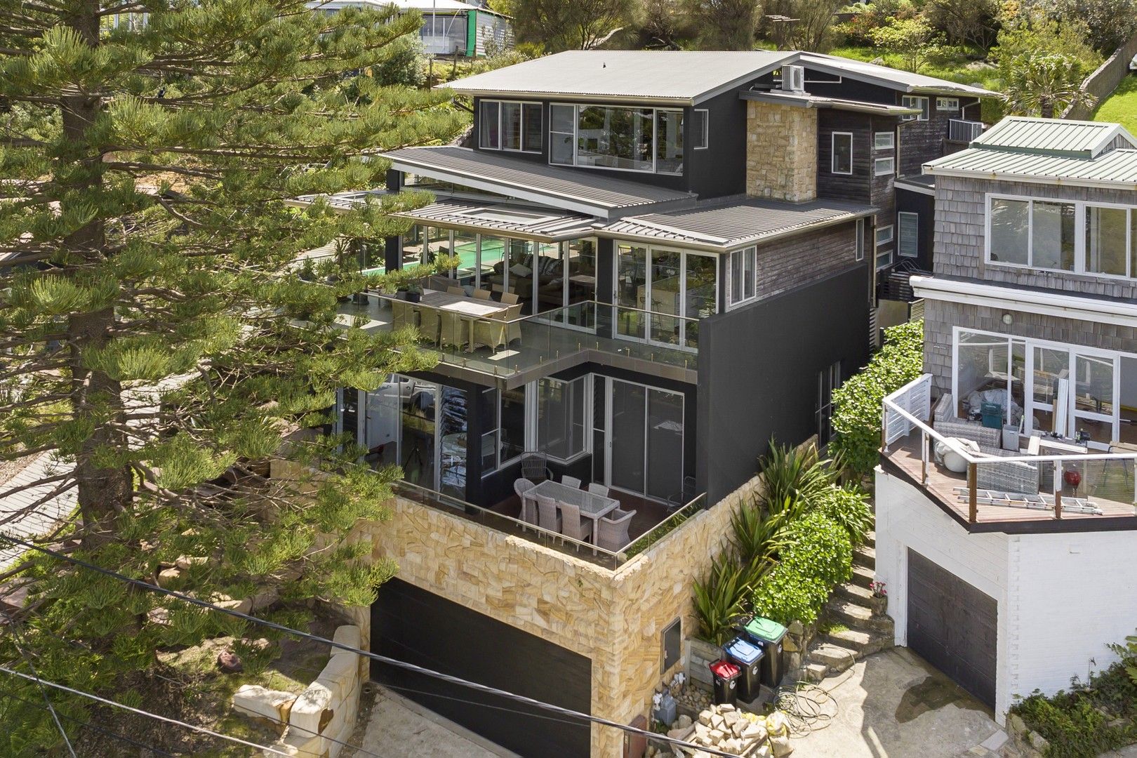 5 bedrooms House in 64 Bungan Head Road NEWPORT NSW, 2106