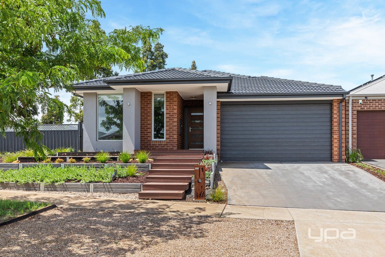 3 bedrooms House in 1 Zodiac Way FRASER RISE VIC, 3336