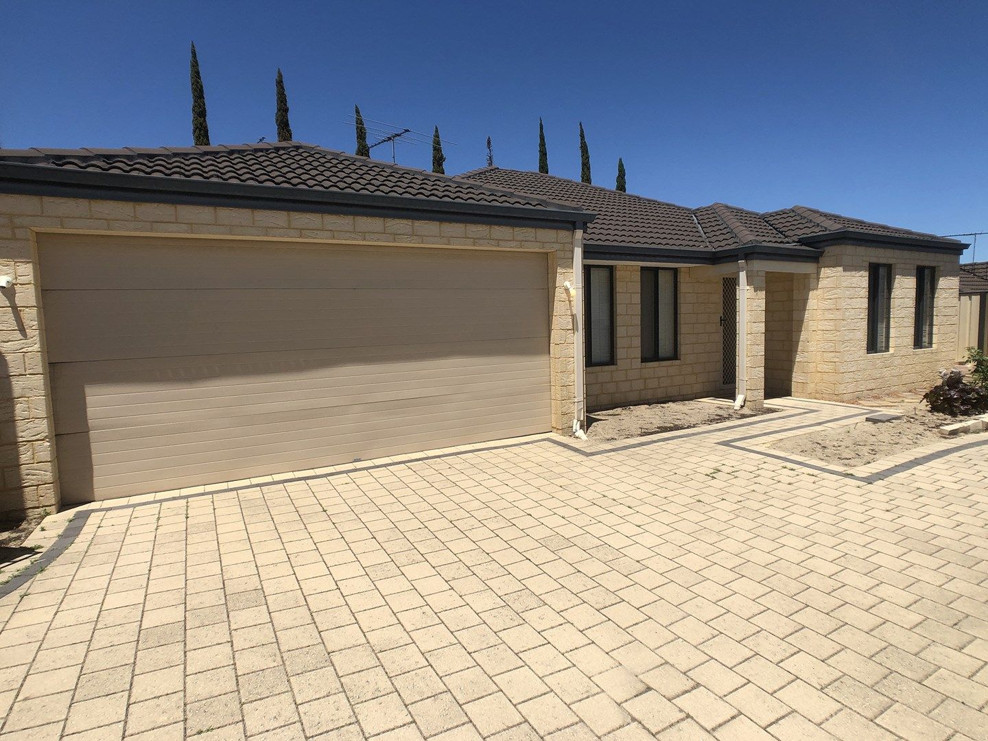 3 bedrooms House in 2/411 Crawford Road DIANELLA WA, 6059