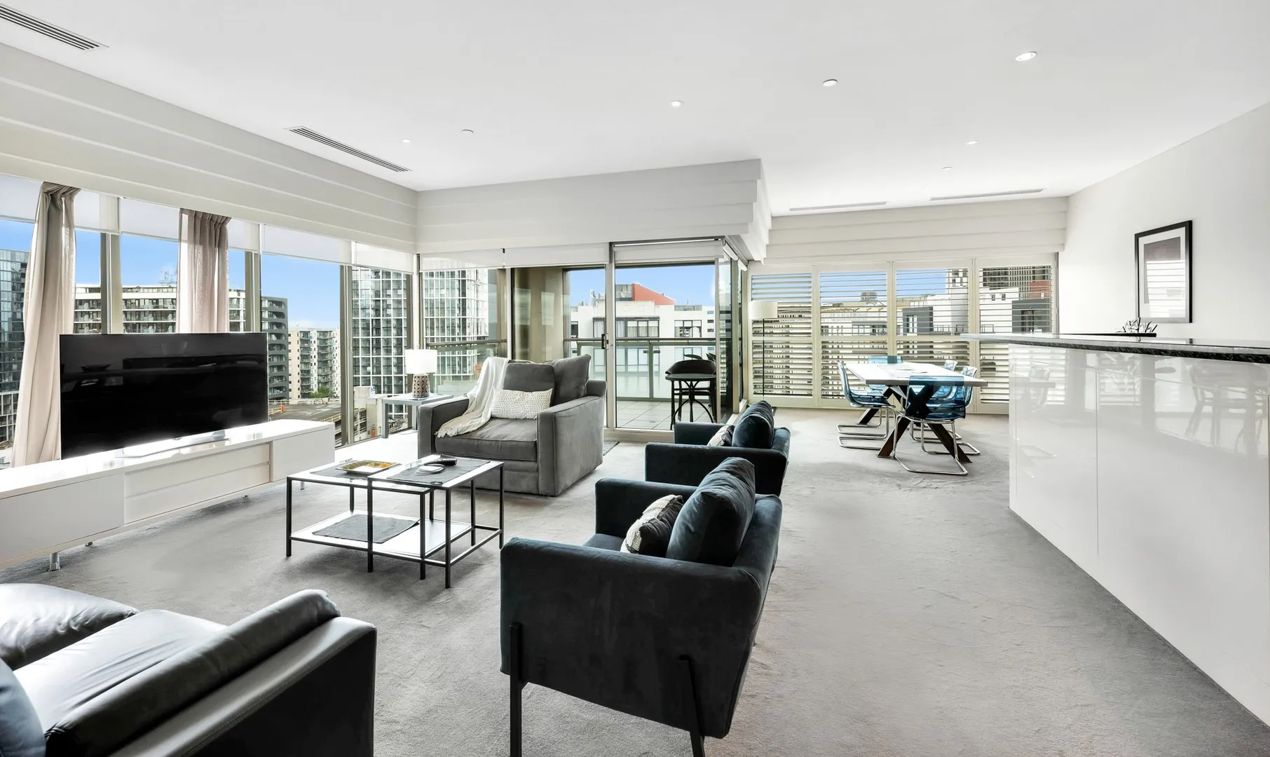 "St James Luxury, City-Edge Living" - FULLY FURNISHED, Melbourne