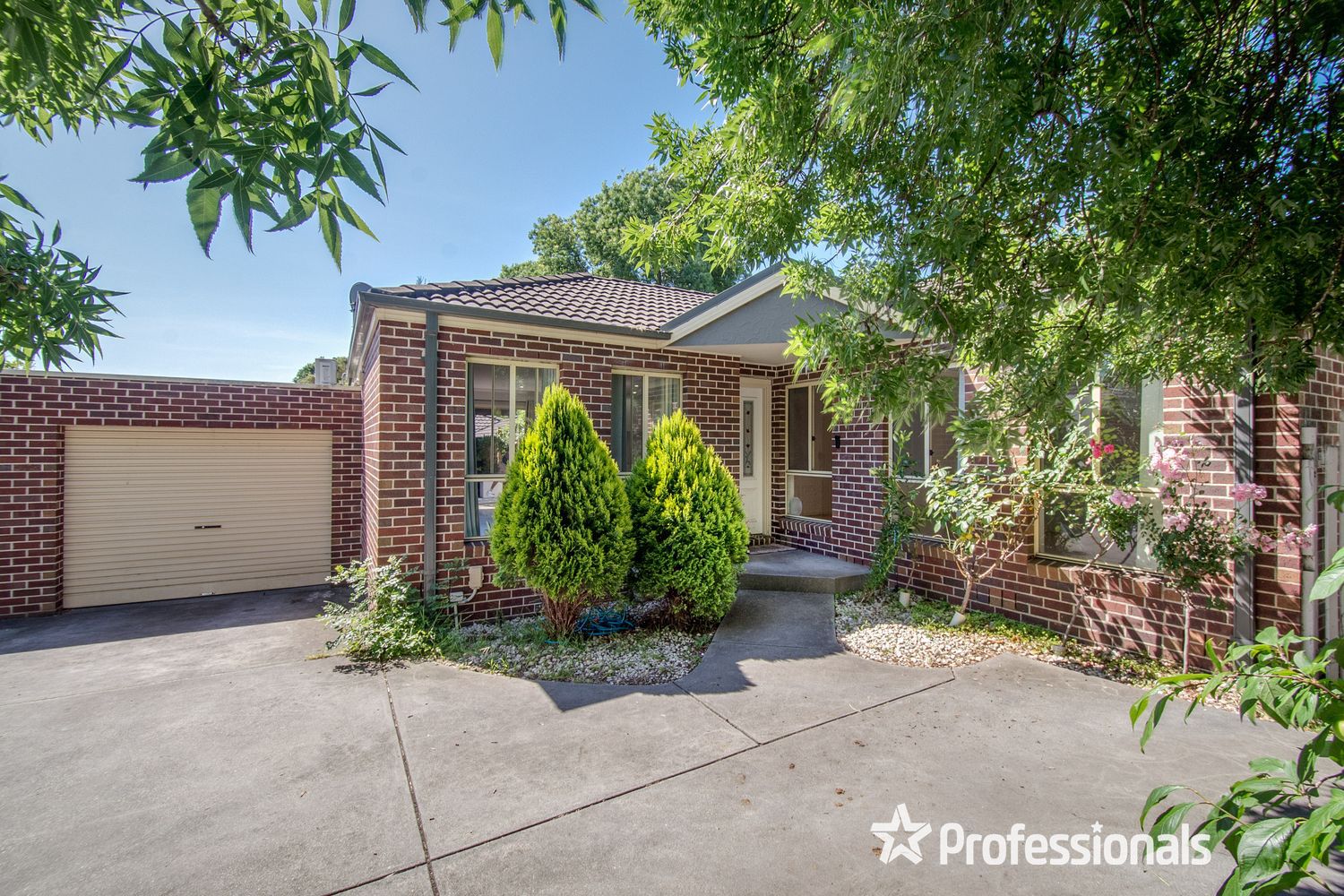 3 bedrooms Apartment / Unit / Flat in 3/2 Georges Road RINGWOOD VIC, 3134