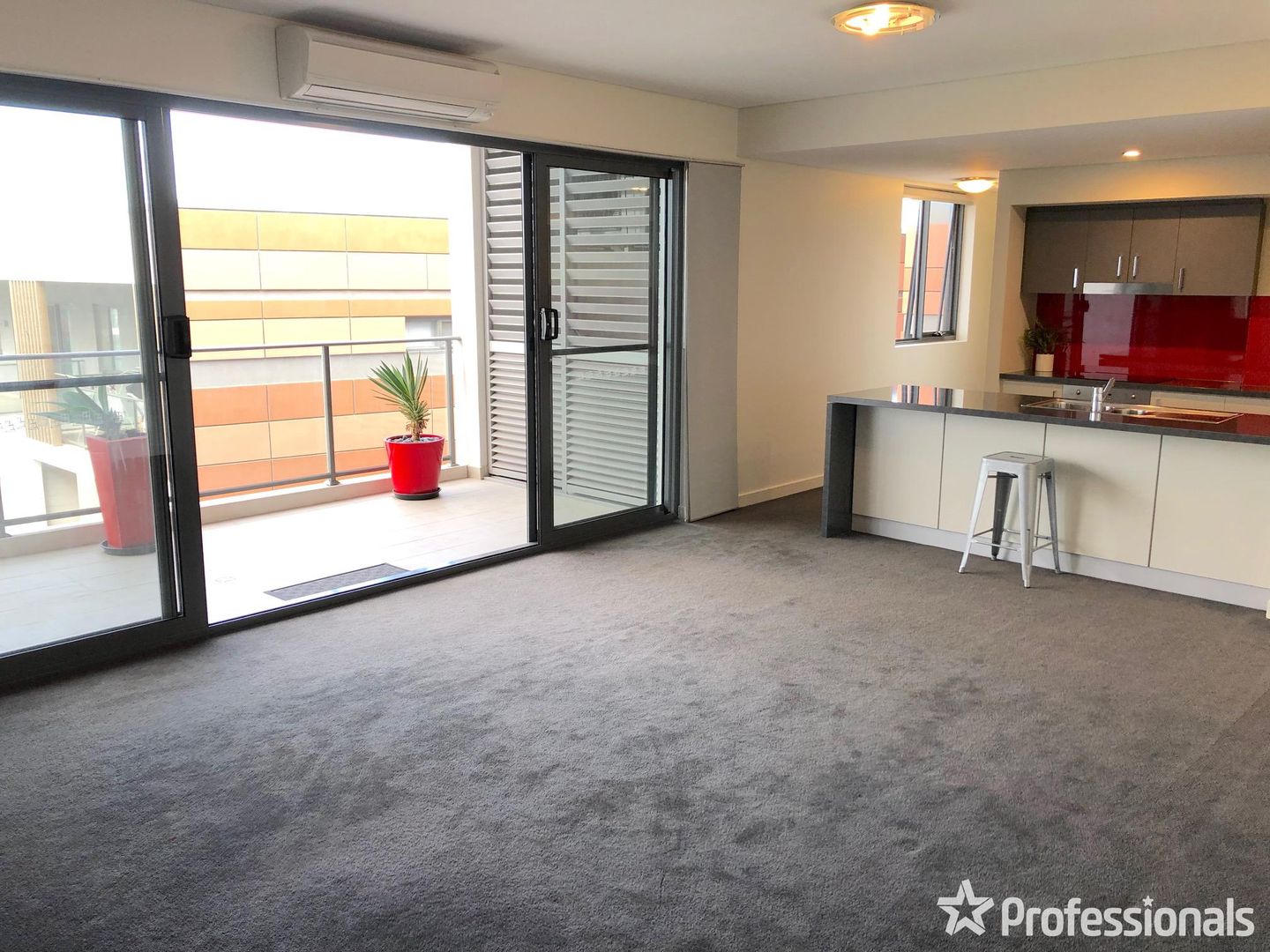 180/2 Signal Terrace, Cockburn Central WA 6164 Apartment For Rent