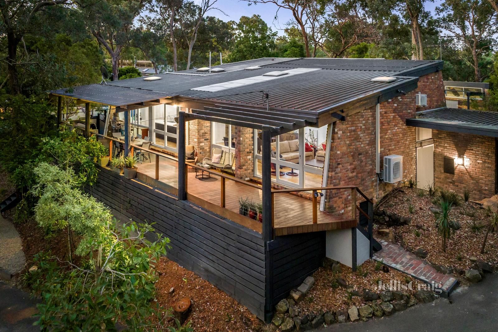 5 bedrooms House in 9-11 Mitchell Avenue WARRANDYTE VIC, 3113