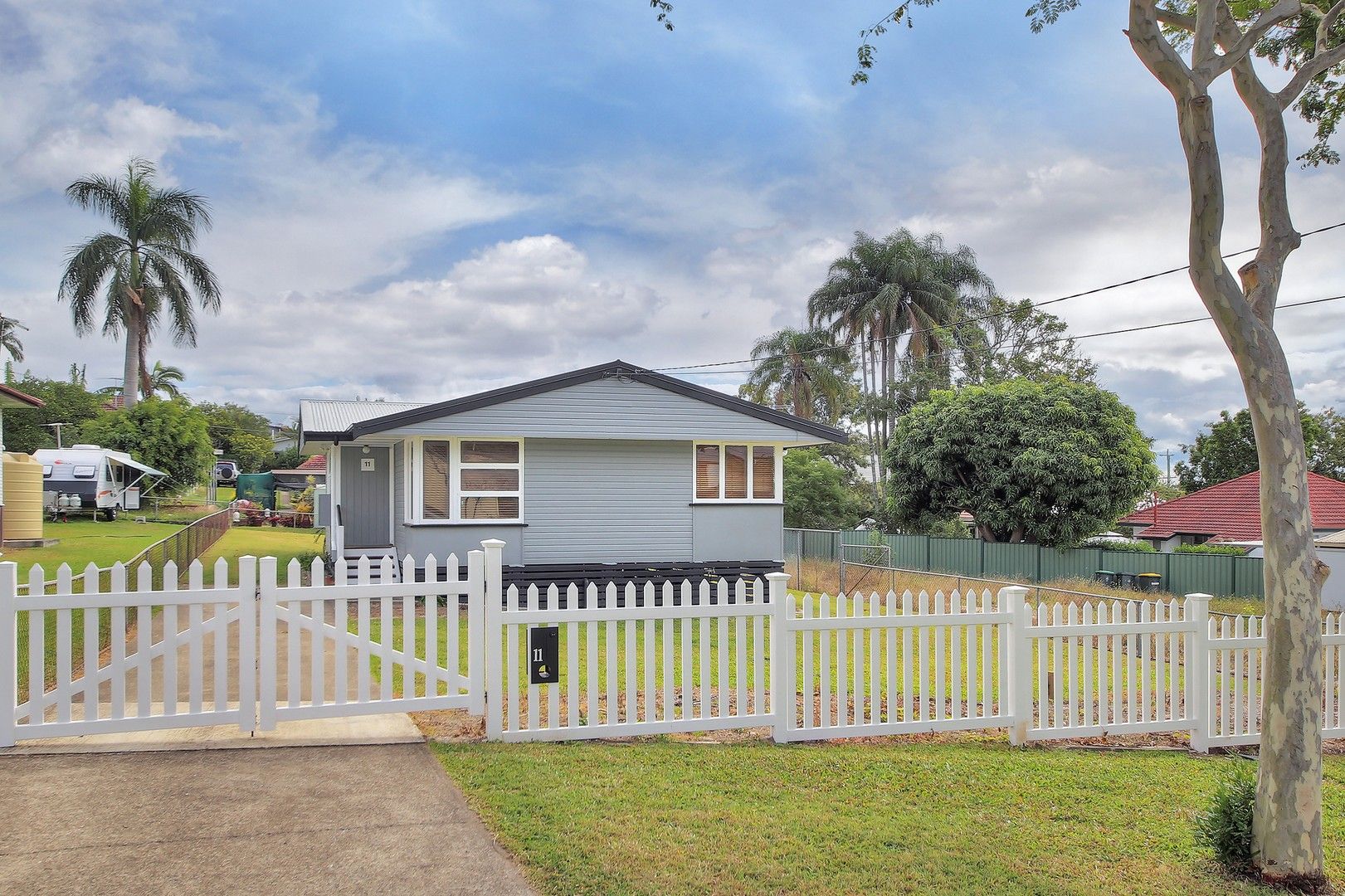 4 bedrooms House in 11 Thurlby St UPPER MOUNT GRAVATT QLD, 4122