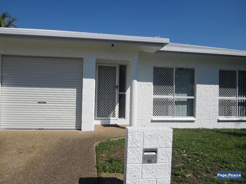 4 bedrooms House in 19 Wave Hill Drive ANNANDALE QLD, 4814