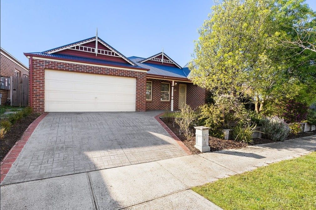 4 bedrooms House in 16 Leisurewood Drive BERWICK VIC, 3806
