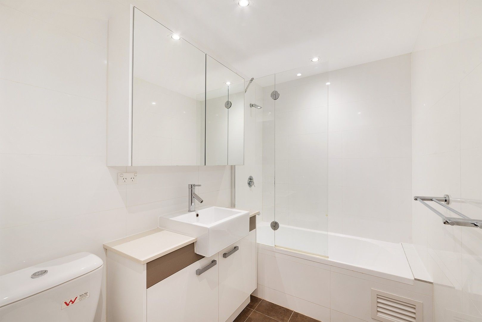 2 bedrooms Apartment / Unit / Flat in 19/19-23 Waine Street FRESHWATER NSW, 2096