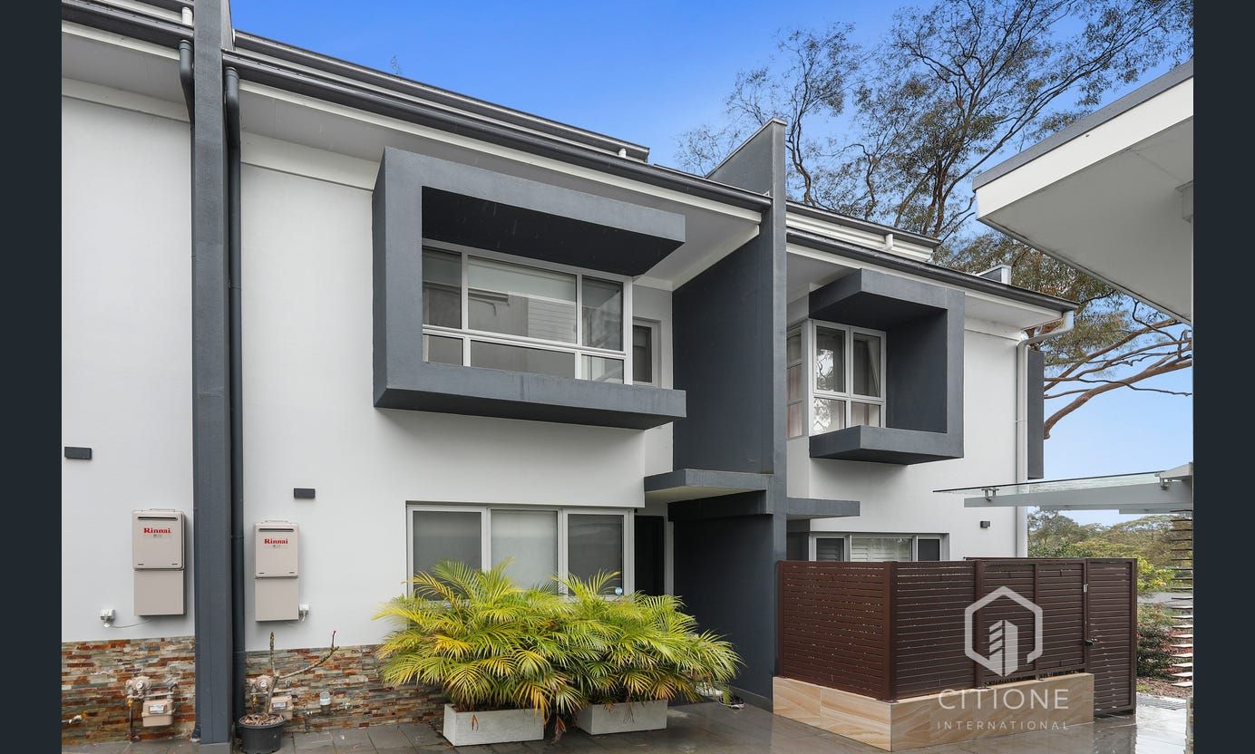4 bedrooms Townhouse in 2/7-11 College Crescent ST IVES NSW, 2075