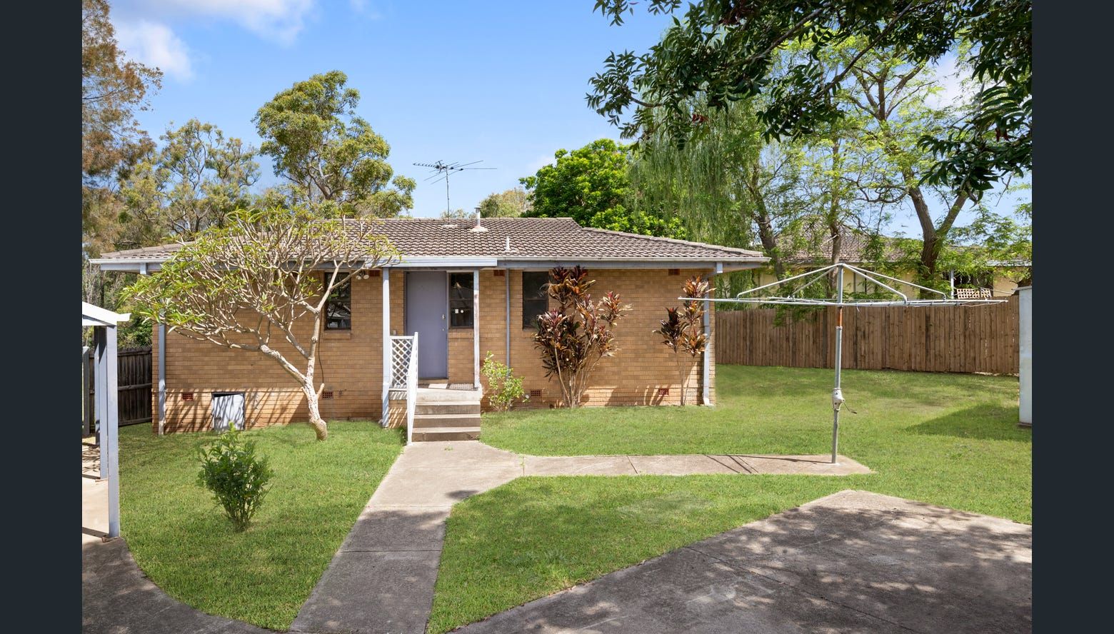 3 bedrooms House in 256 Riverside Drive AIRDS NSW, 2560