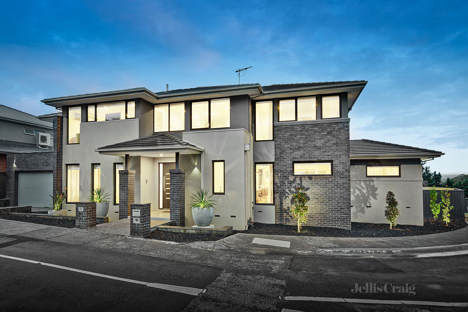 2 Morello Circle, Doncaster East Property History & Address Research