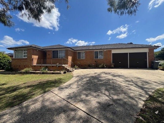 5 bedrooms House in 71 Saint Johns Road BRADBURY NSW, 2560