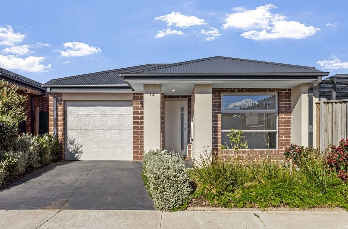 3 bedrooms House in 13 Lombard Road WERRIBEE VIC, 3030