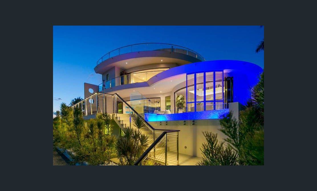 5 bedrooms House in 50 KING CHARLES DRIVE SOVEREIGN ISLANDS QLD, 4216