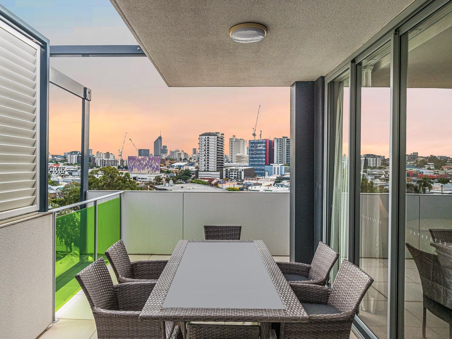 2 bedrooms Apartment / Unit / Flat in Logan Road WOOLLOONGABBA QLD, 4102