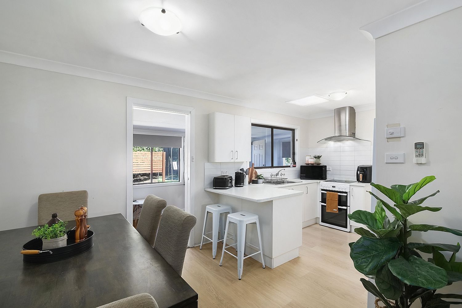 46 Robson Avenue, Gorokan NSW 2263, Image 2