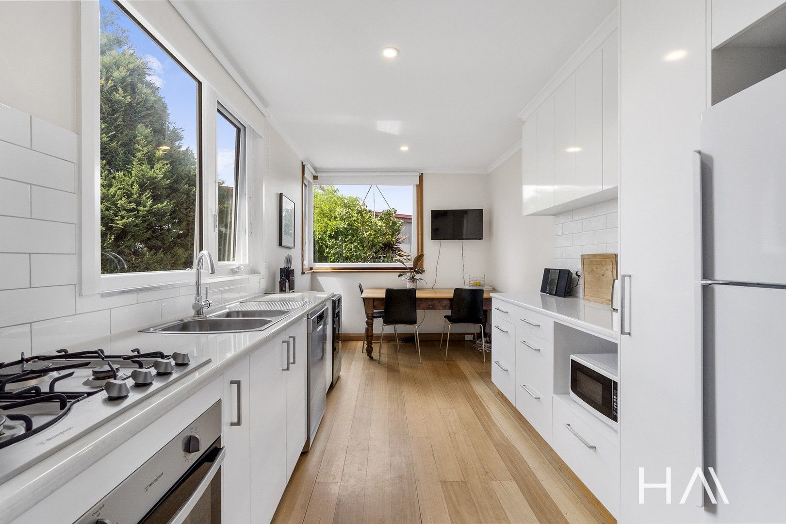 2 Esk Avenue, Mount Stuart TAS 7000