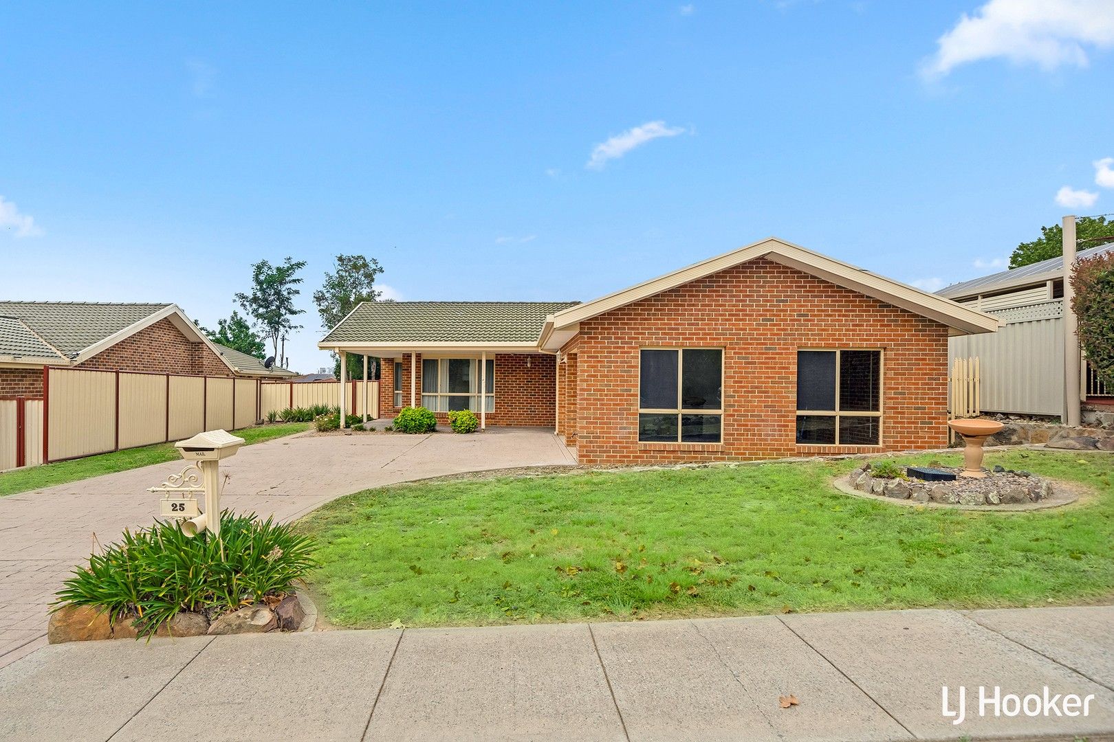 25 Lexcen Avenue, Nicholls ACT 2913 House For Rent Domain