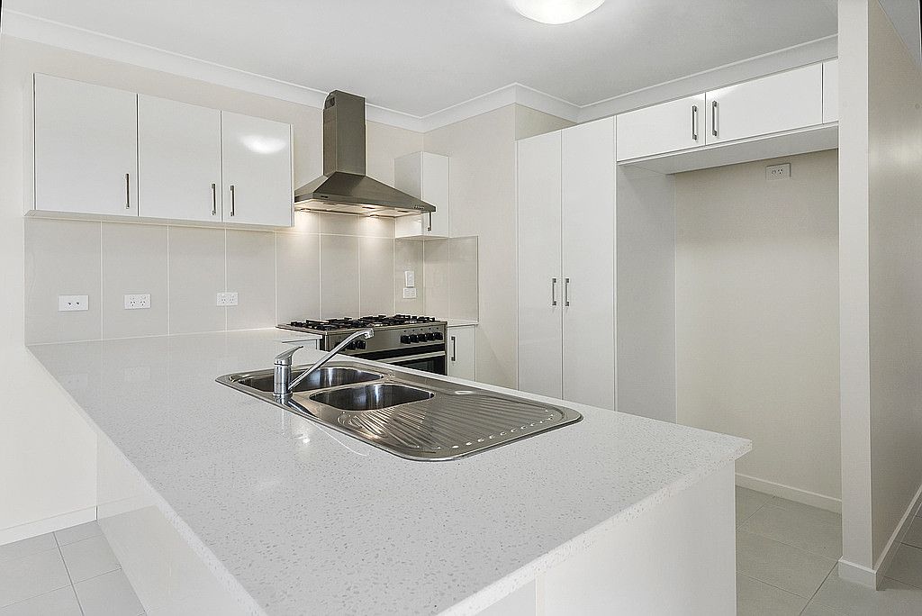 1 & 2/5 Templeton Court, Westbrook QLD 4350, Image 2