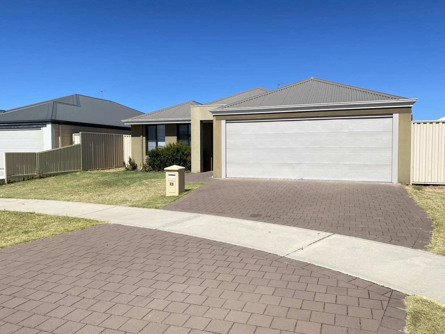 4 bedrooms House in 25 Jims Crescent SECRET HARBOUR WA, 6173