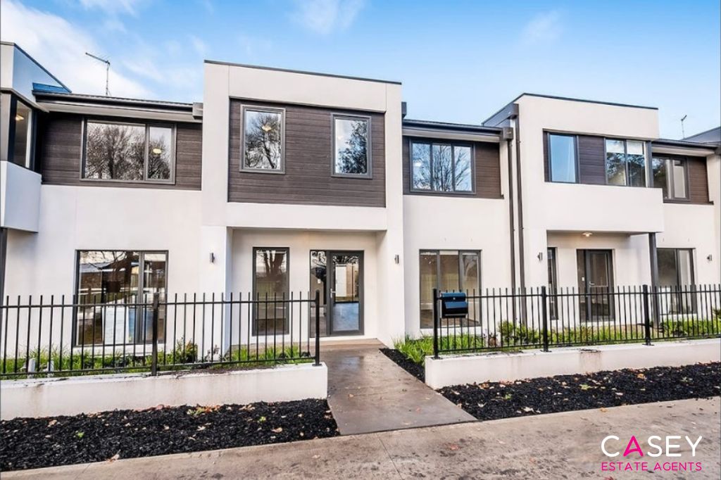 4 bedrooms Townhouse in 6 Plenty Way CRANBOURNE NORTH VIC, 3977