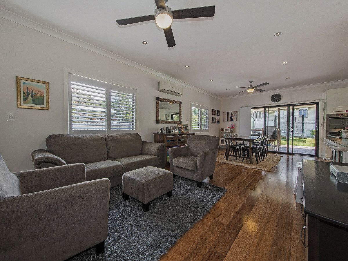 22 Dundee Street Holland Park Qld 4121 House For Rent