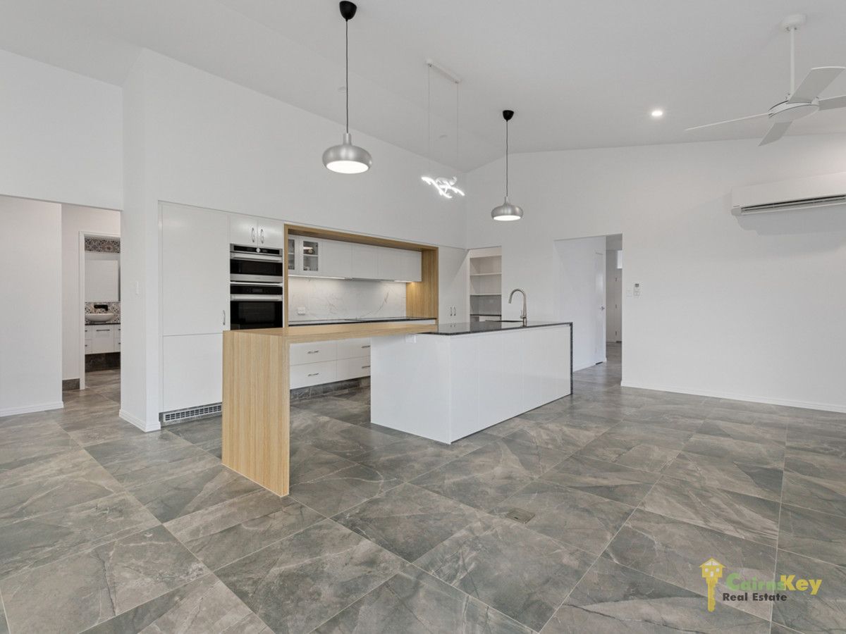 4 bedrooms House in 104 Flagstone Terrace SMITHFIELD QLD, 4878