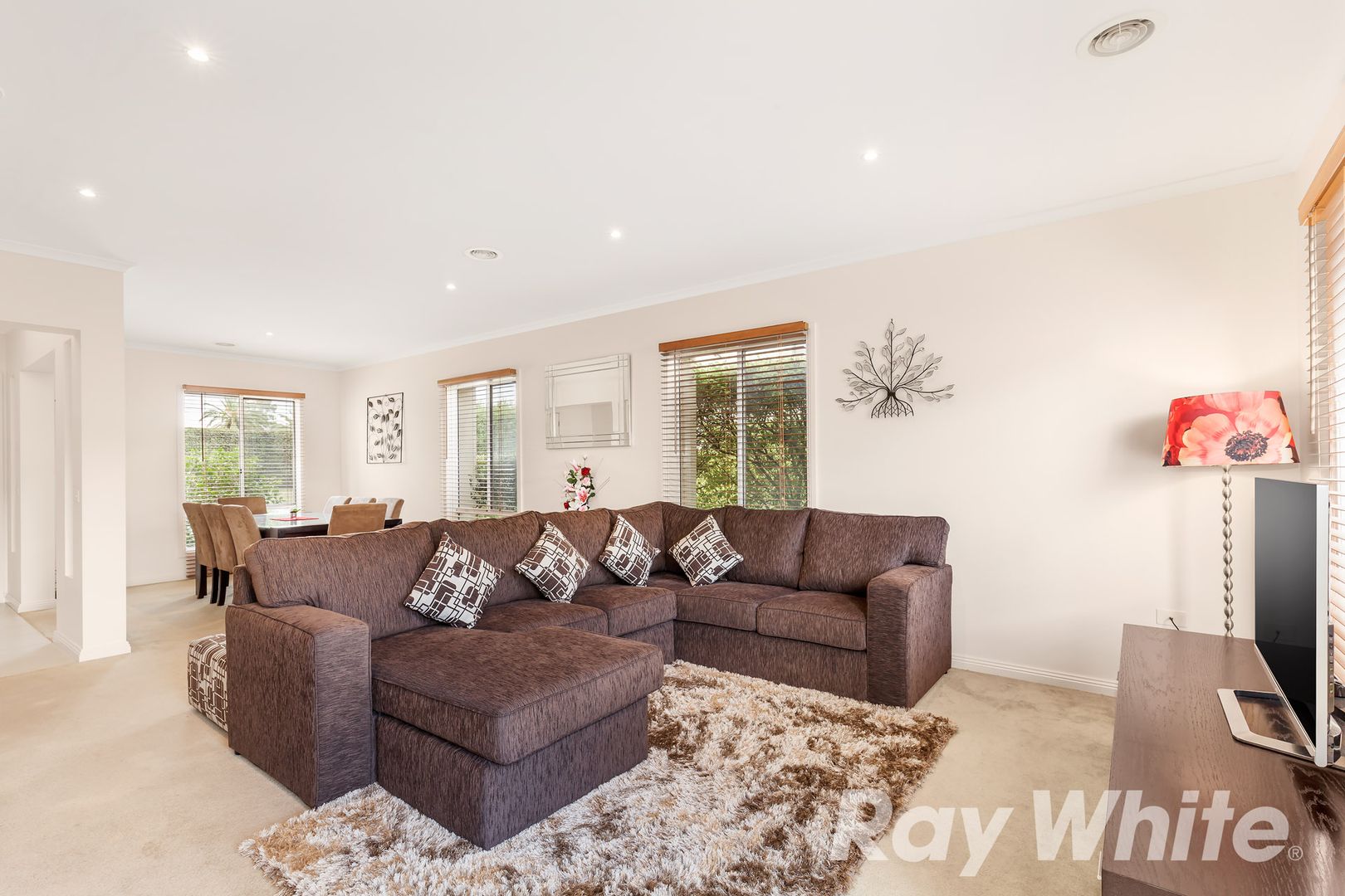 121 Sovereign Manors Crescent, Rowville VIC 3178, Image 2