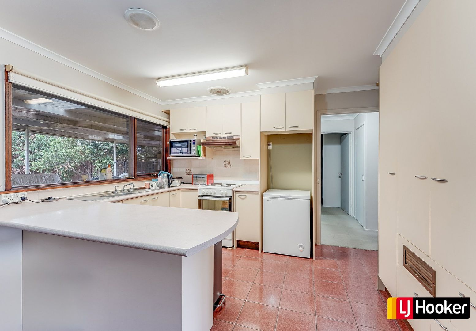 10 Peggotty Avenue, Ambarvale NSW 2560, Image 1