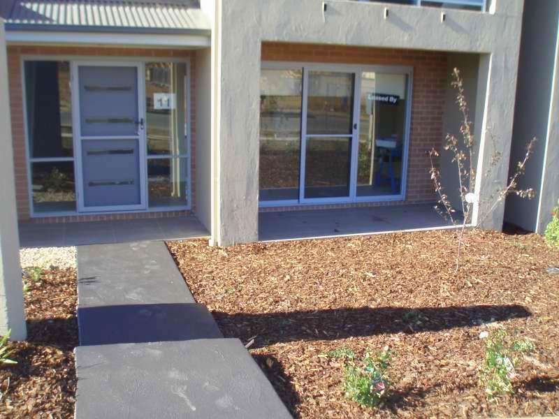 3 bedrooms Townhouse in 11/20 Helpmann Street BONYTHON ACT, 2905