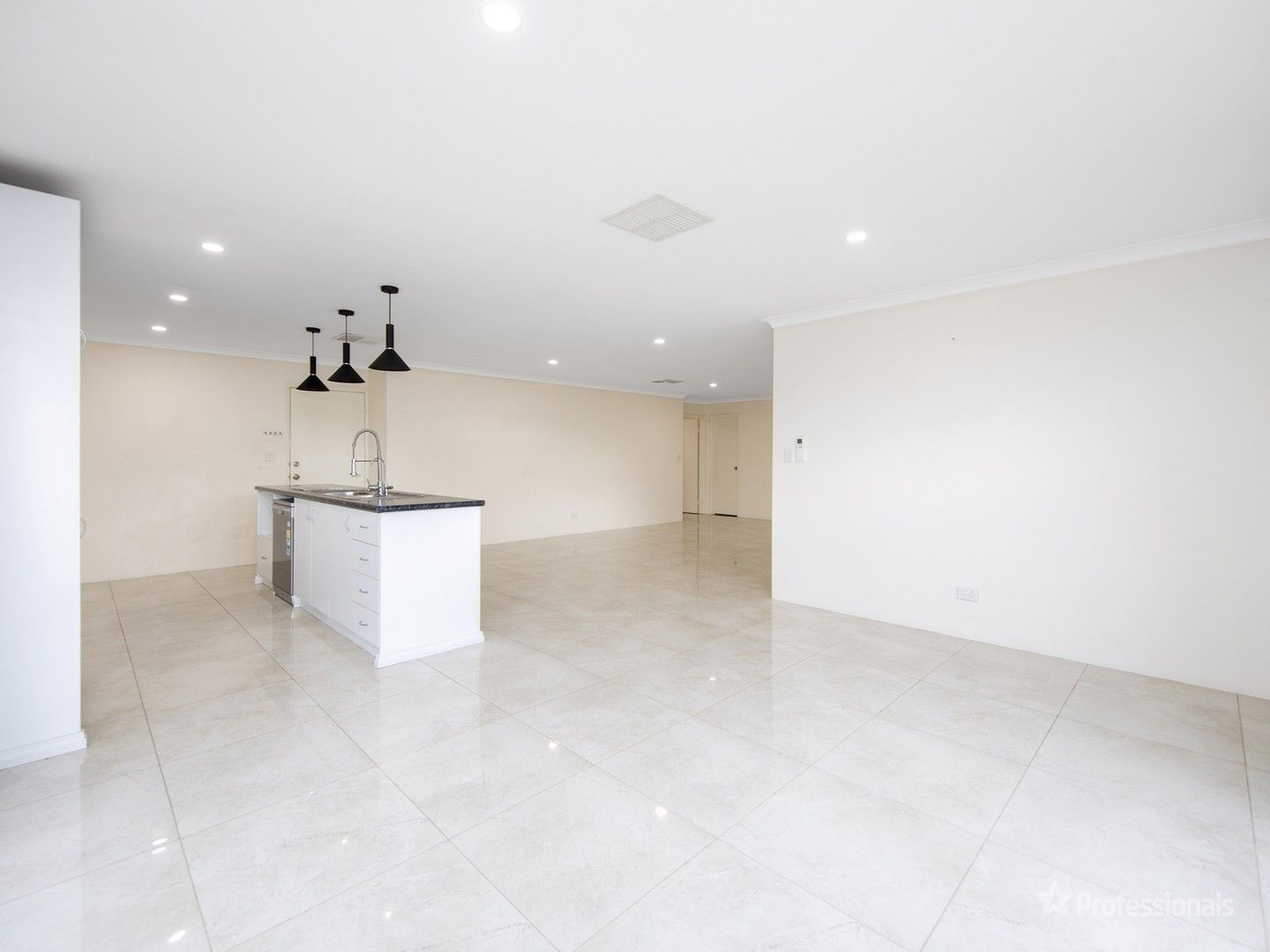 3 bedrooms House in 7 Pupil Lane WANNEROO WA, 6065
