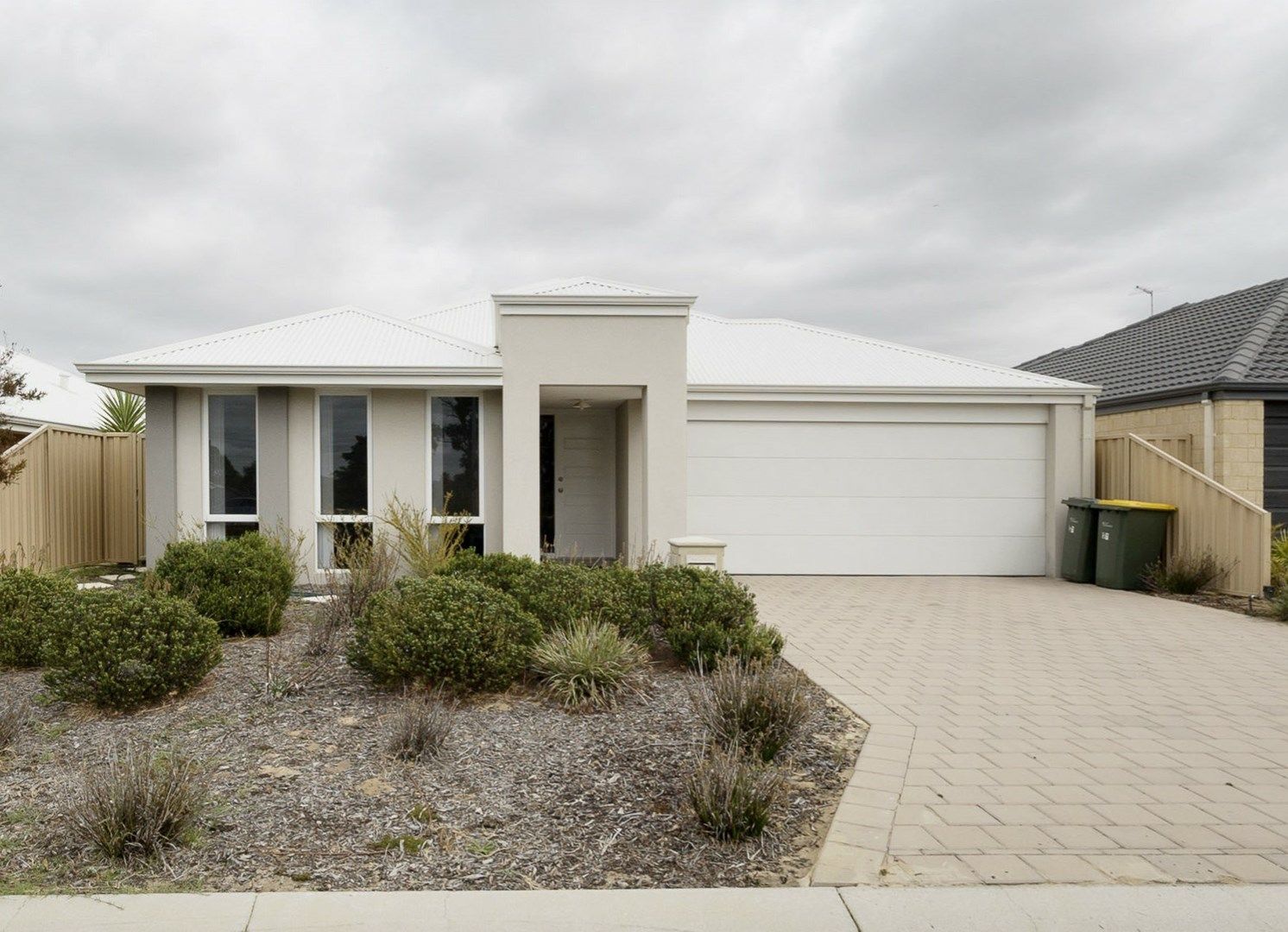 4 bedrooms House in 27 Roccella Loop ASHBY WA, 6065