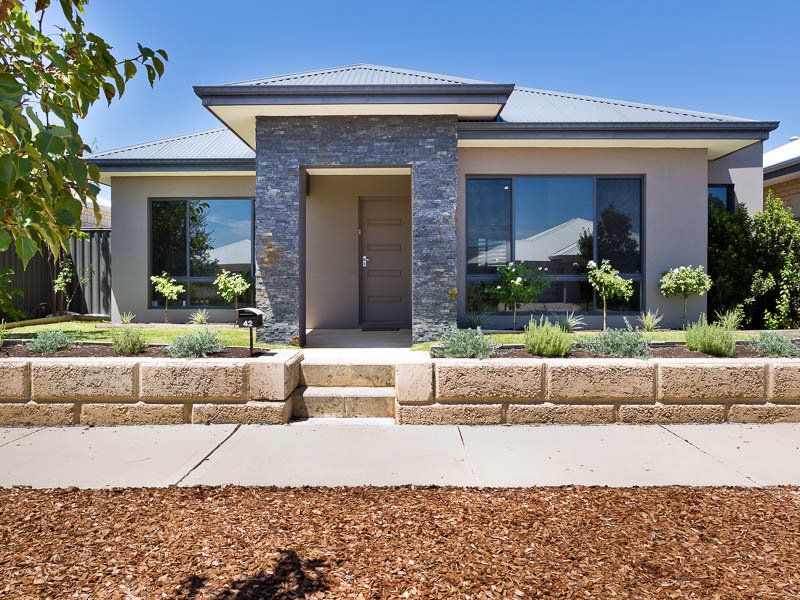 4 bedrooms House in 42 Wistful Parade AVELEY WA, 6069