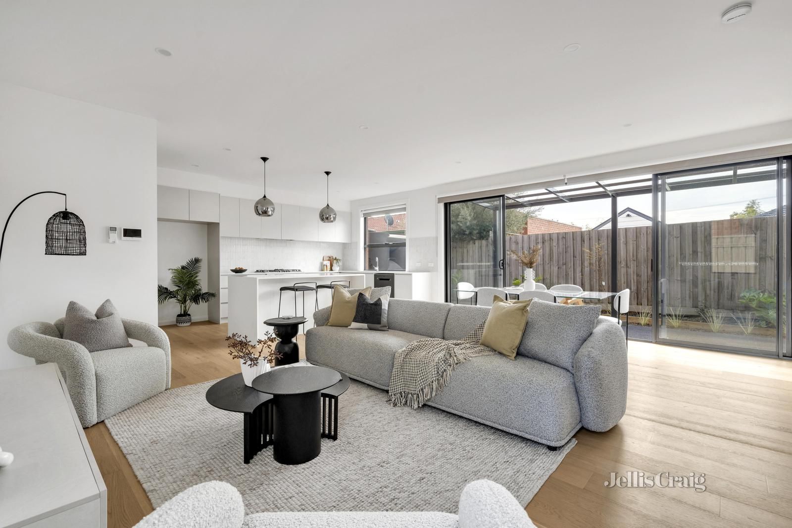 4 bedrooms Townhouse in 2/6 Hermione Avenue OAK PARK VIC, 3046