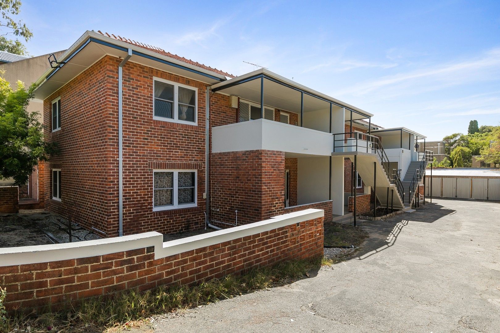 2 bedrooms House in 1/122 Broadway CRAWLEY WA, 6009