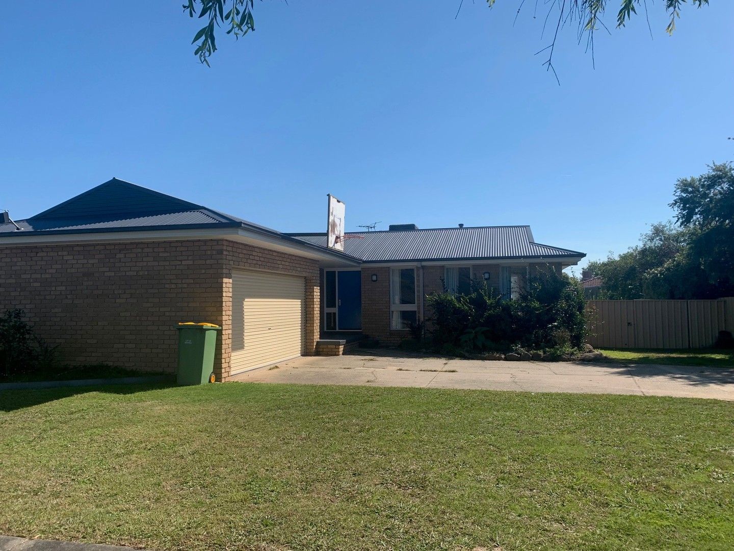 4 bedrooms House in 15 Amaroo Crescent WODONGA VIC, 3690