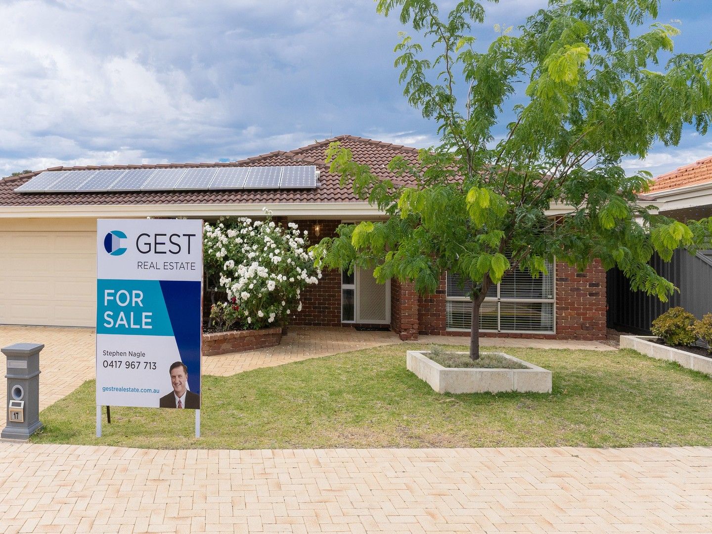 4 bedrooms House in 17 ERRINA ROAD ALEXANDER HEIGHTS WA, 6064