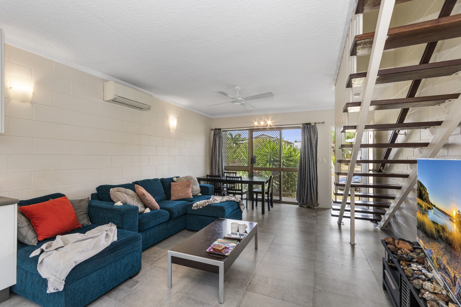 9/25-27 Roberts Street, Hermit Park QLD 4812, Image 2