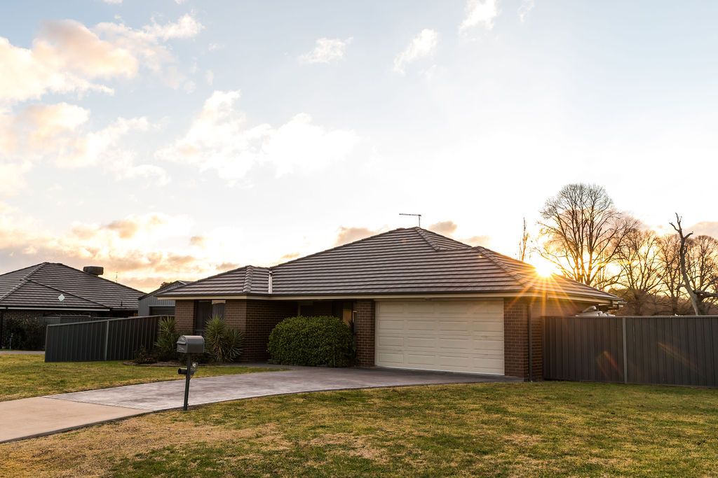 24 Mary Angove Crescent, Cootamundra NSW 2590, Image 0