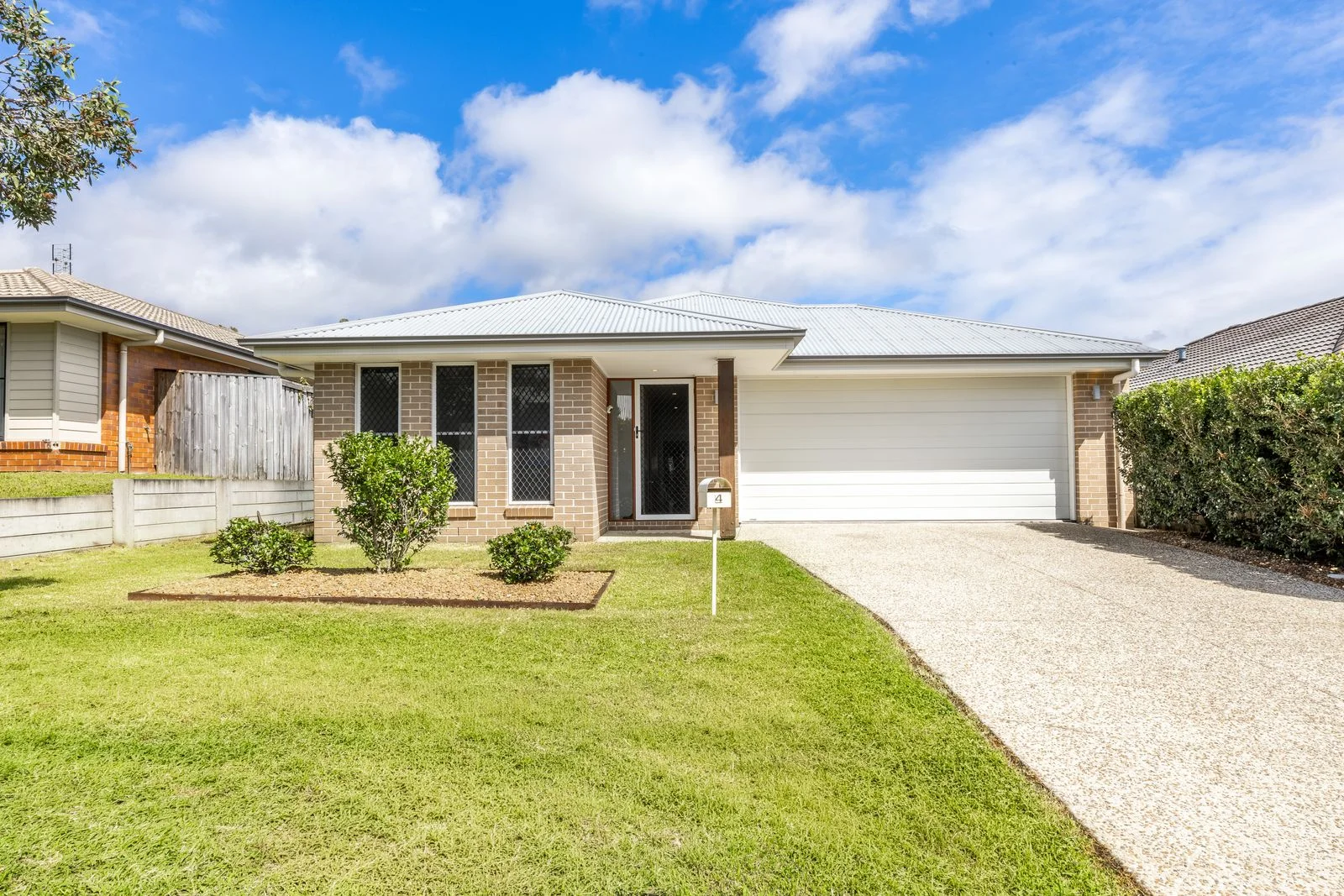 4 Tree View Crescent, Little Mountain QLD 4551