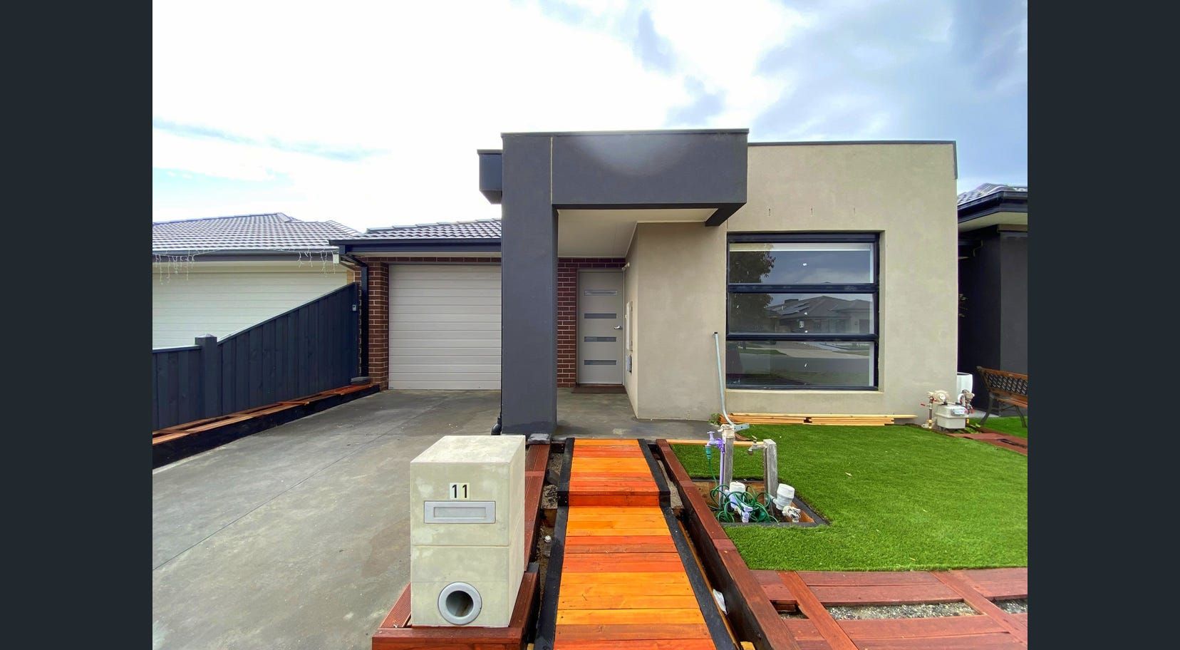 3 bedrooms House in 11 Bringa Drive MICKLEHAM VIC, 3064